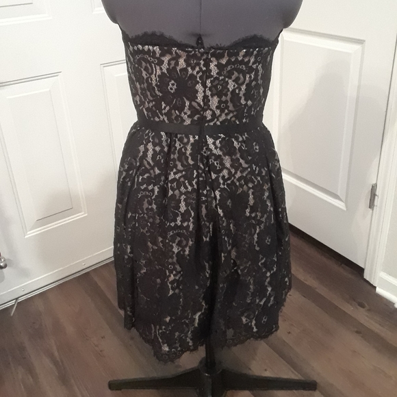 Black lace strapless dress - Picture 7 of 8